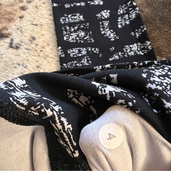 LULULEMON Wunder Under Pant High Rise Graf Black White Size 4 - Picture 5 of 10